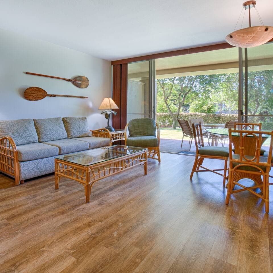 Steps to Kaanapali Beach, garden studio, king bed - Photo 3