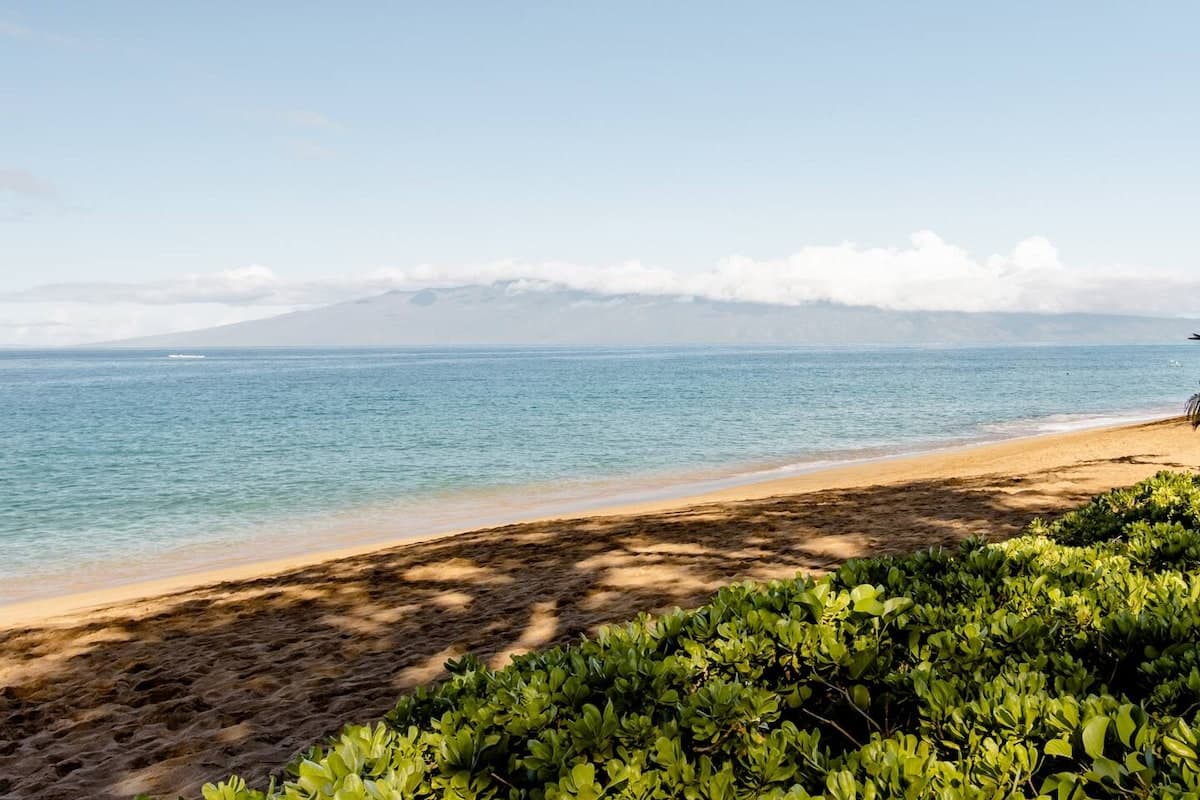 Steps to Kaanapali Beach, garden studio, king bed - Photo 2