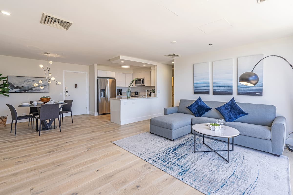 Condo in Honolulu · ★4.65 · 2 bedrooms · 3 beds · 2 private baths - Photo 4