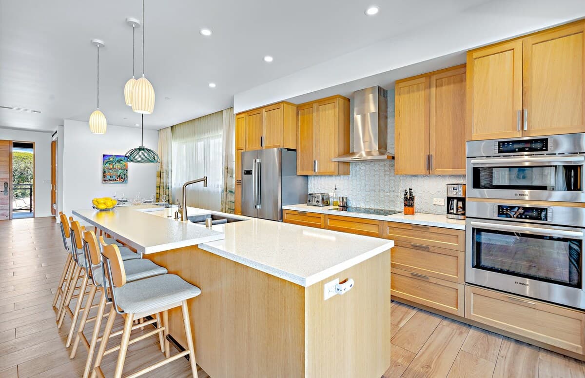 Condo in Lahaina · ★5.0 · 3 bedrooms · 4 beds · 3 baths - Photo 4