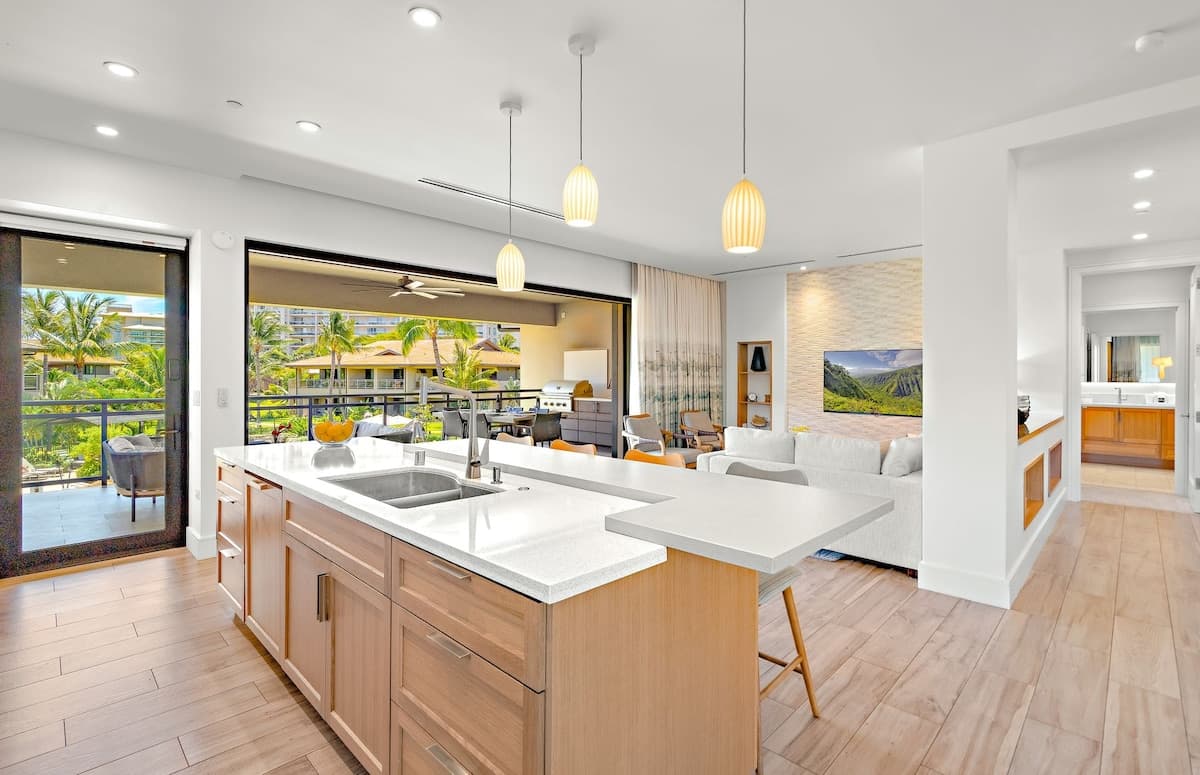 Condo in Lahaina · ★5.0 · 3 bedrooms · 4 beds · 3 baths - Photo 3