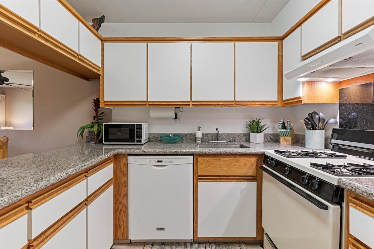 Condo in Kihei · ★4.64 · 1 bedroom · 1 bed · 1 shared bath - Photo 4