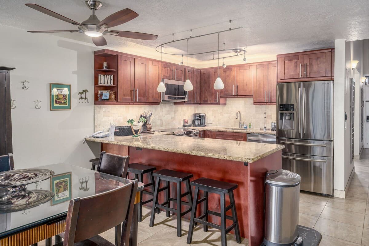 Condo in Kihei · ★4.89 · 2 bedrooms · 3 beds · 2 baths - Photo 2