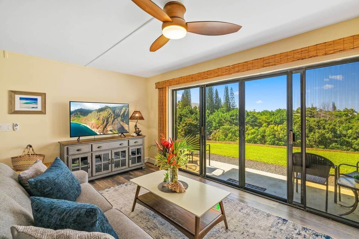Condo in Princeville · ★4.94 · 2 bedrooms · 2 beds · 2 private baths - Photo 2
