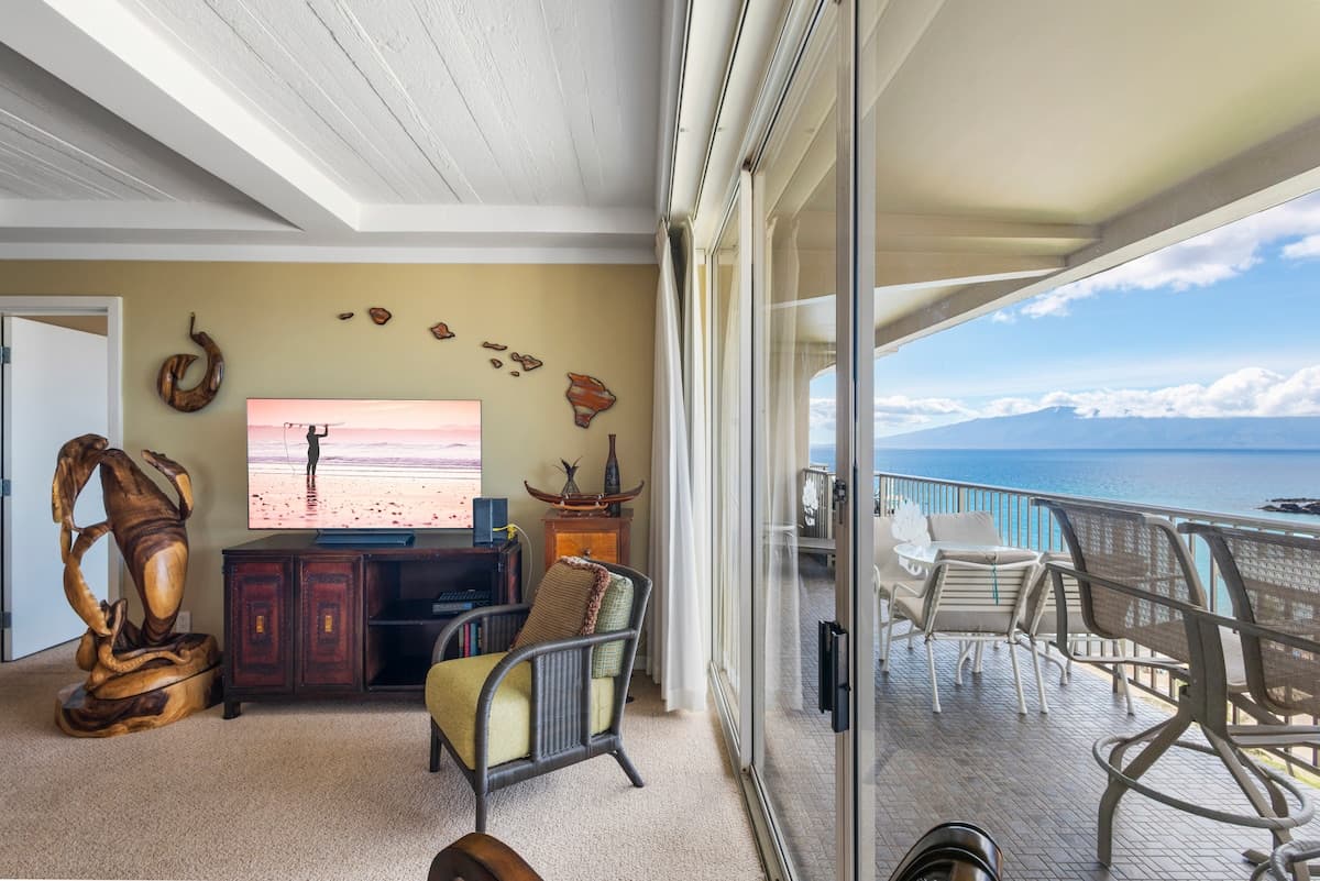 Condo in Lahaina · ★4.83 · 1 bedroom · 2 beds · 2 baths - Photo 5