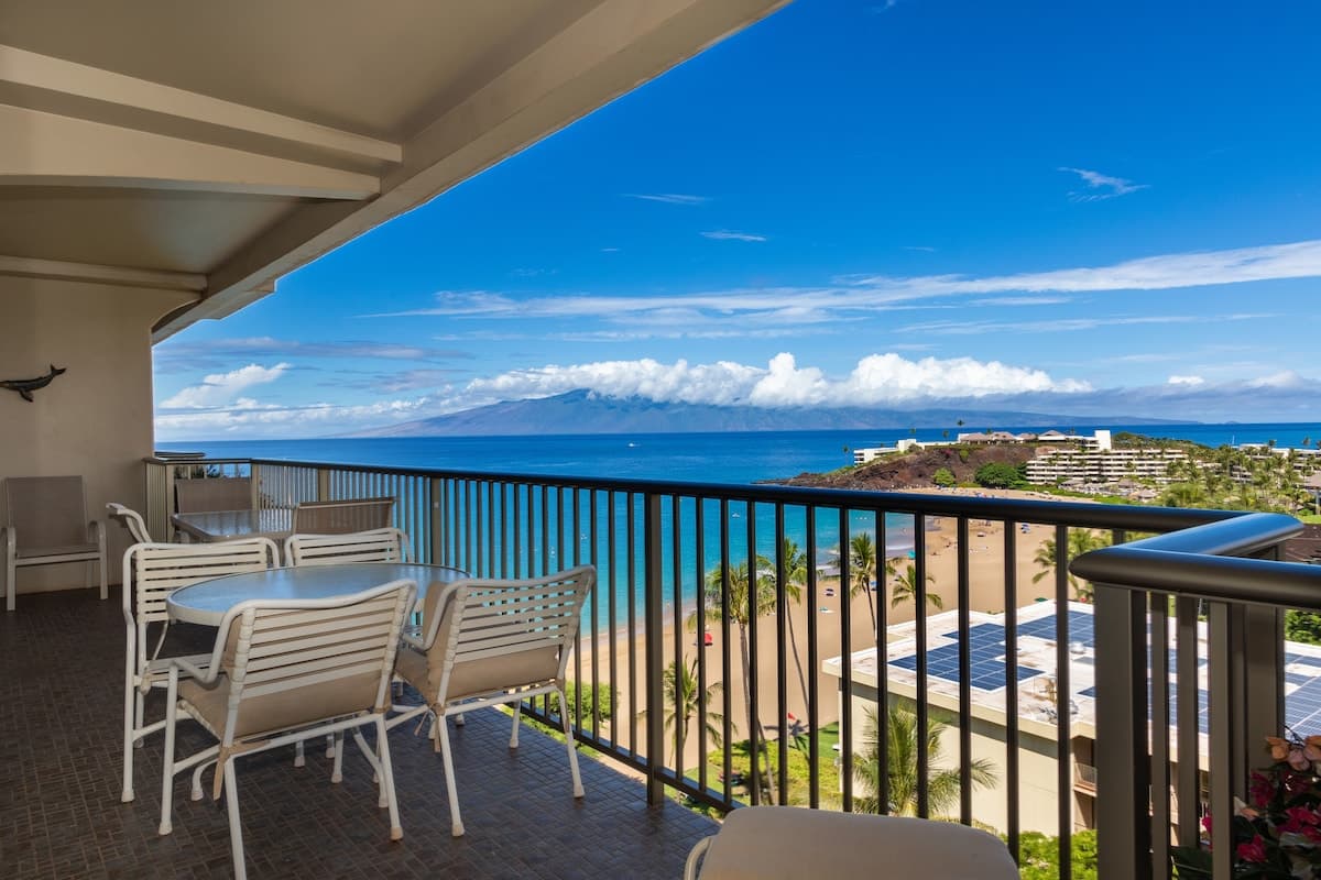 Condo in Lahaina · ★4.83 · 1 bedroom · 2 beds · 2 baths - Photo 1
