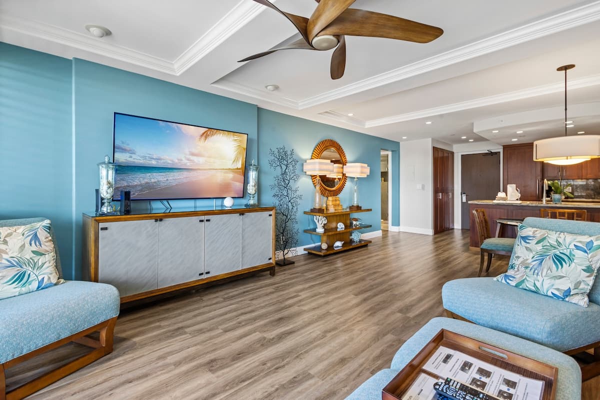 Condo in Lahaina · ★5.0 · 1 bedroom · 2 beds · 2 baths - Photo 3