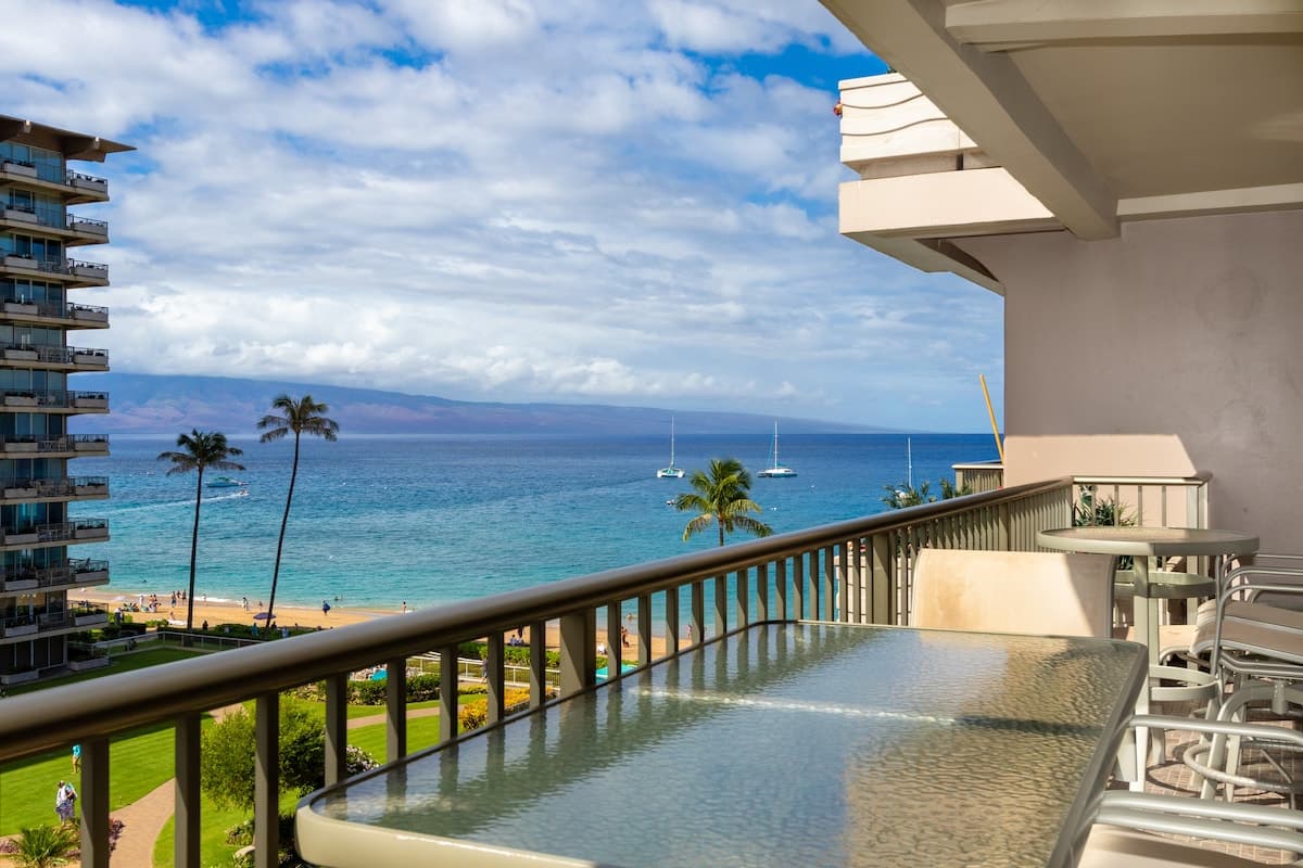 Condo in Lahaina · ★5.0 · 1 bedroom · 2 beds · 2 baths - Photo 1