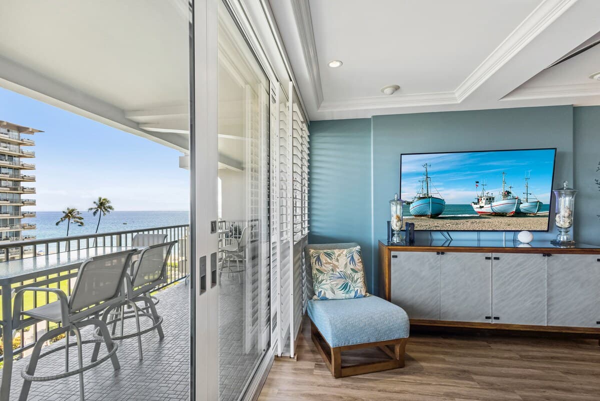 Condo in Lahaina · ★5.0 · 1 bedroom · 2 beds · 2 baths - Photo 5