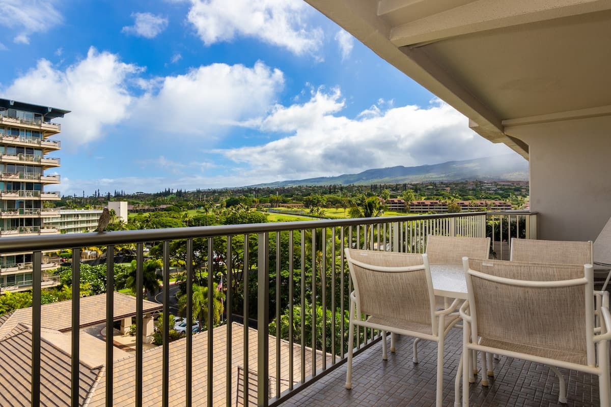 Condo in Lahaina · ★4.67 · 1 bedroom · 2 beds · 2 baths - Photo 3