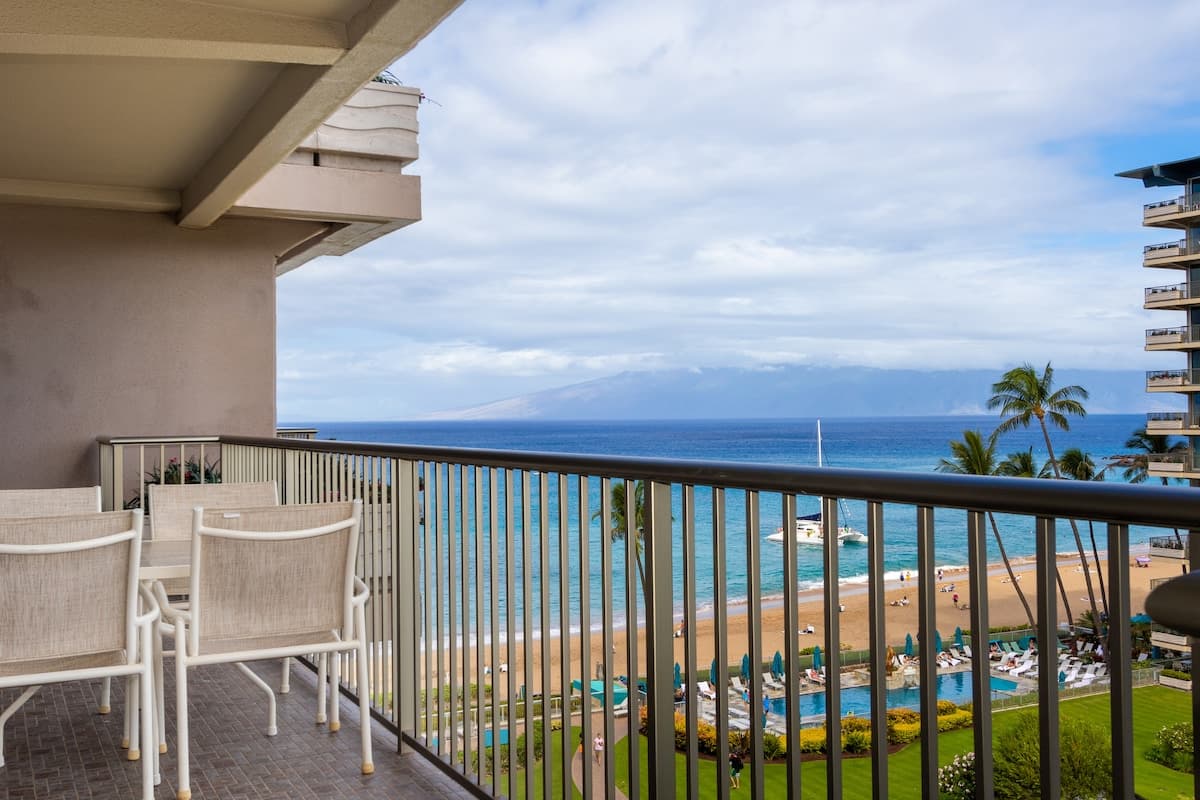Condo in Lahaina · ★4.67 · 1 bedroom · 2 beds · 2 baths - Photo 1