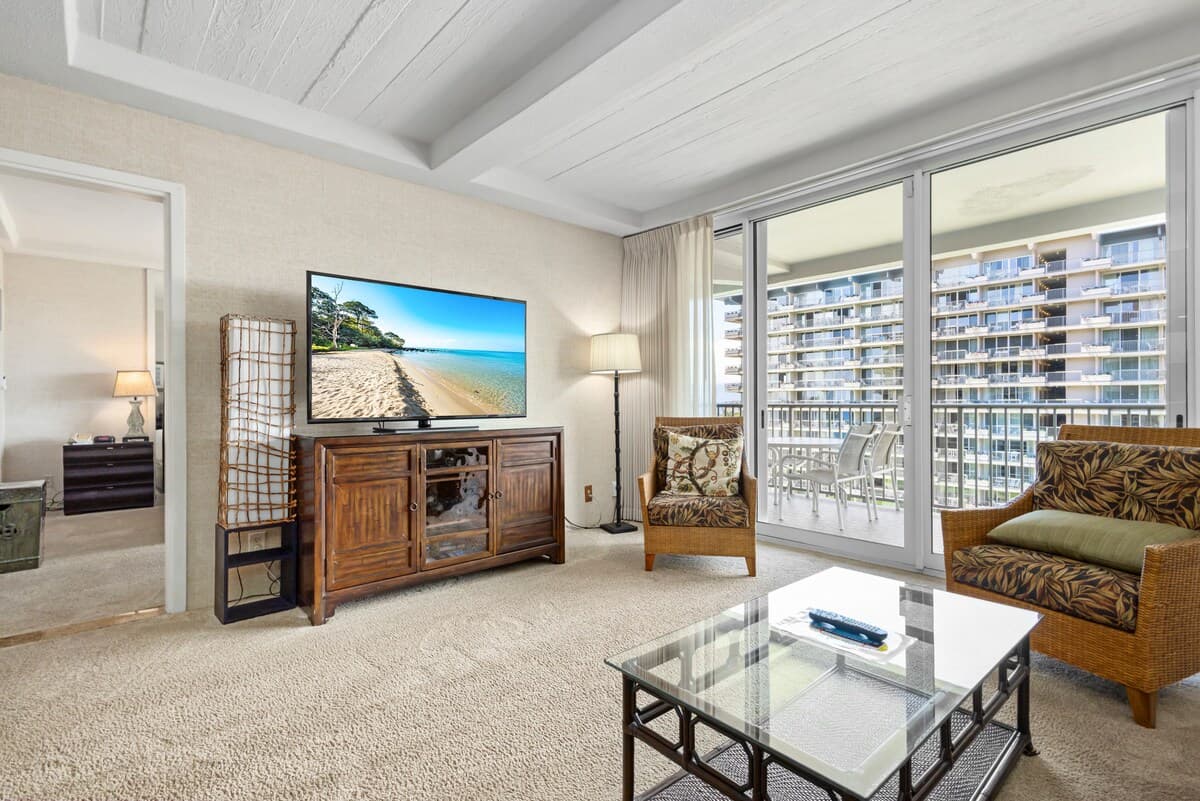 Condo in Lahaina · ★4.67 · 1 bedroom · 2 beds · 2 baths - Photo 5