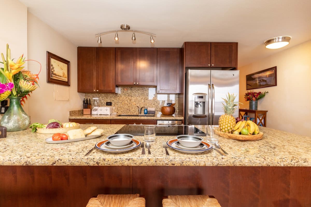 Condo in Lahaina · ★4.6 · 1 bedroom · 2 beds · 1 bath - Photo 4