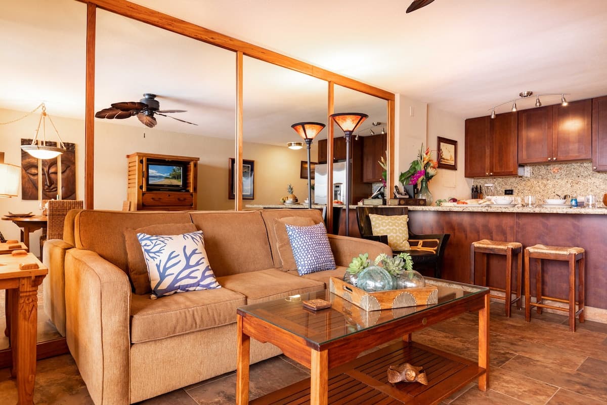 Condo in Lahaina · ★4.6 · 1 bedroom · 2 beds · 1 bath - Photo 1