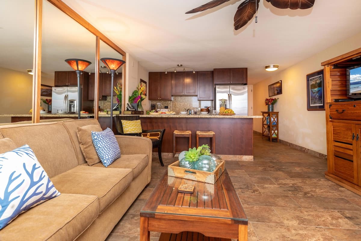 Condo in Lahaina · ★4.6 · 1 bedroom · 2 beds · 1 bath - Photo 3