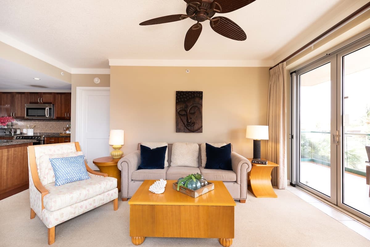 Condo in Lahaina · ★4.36 · 2 bedrooms · 3 beds · 2 baths - Photo 4