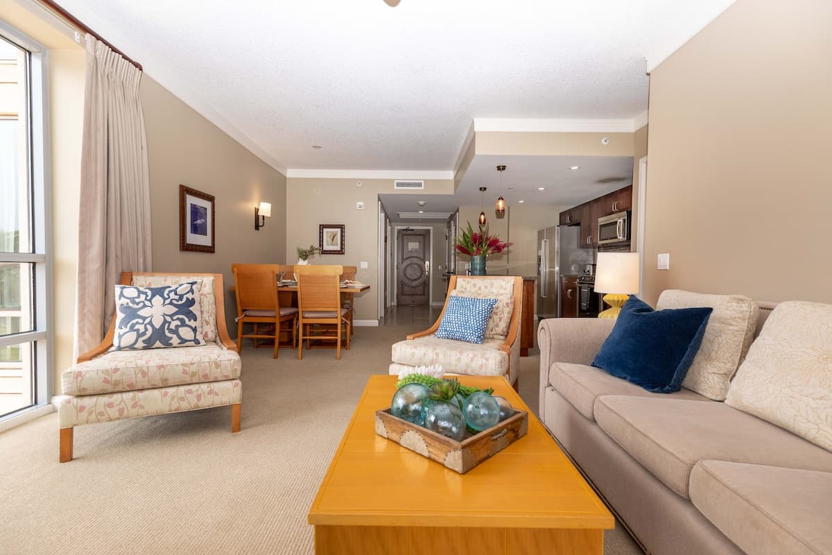 Condo in Lahaina · ★4.36 · 2 bedrooms · 3 beds · 2 baths - Photo 3