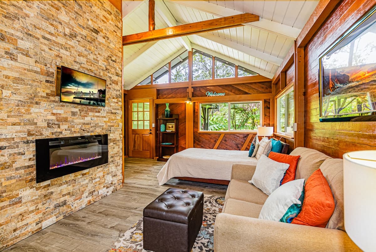 Home in Volcano · ★4.9 · 1 bedroom · 1 bed · 1 bath - Photo 5