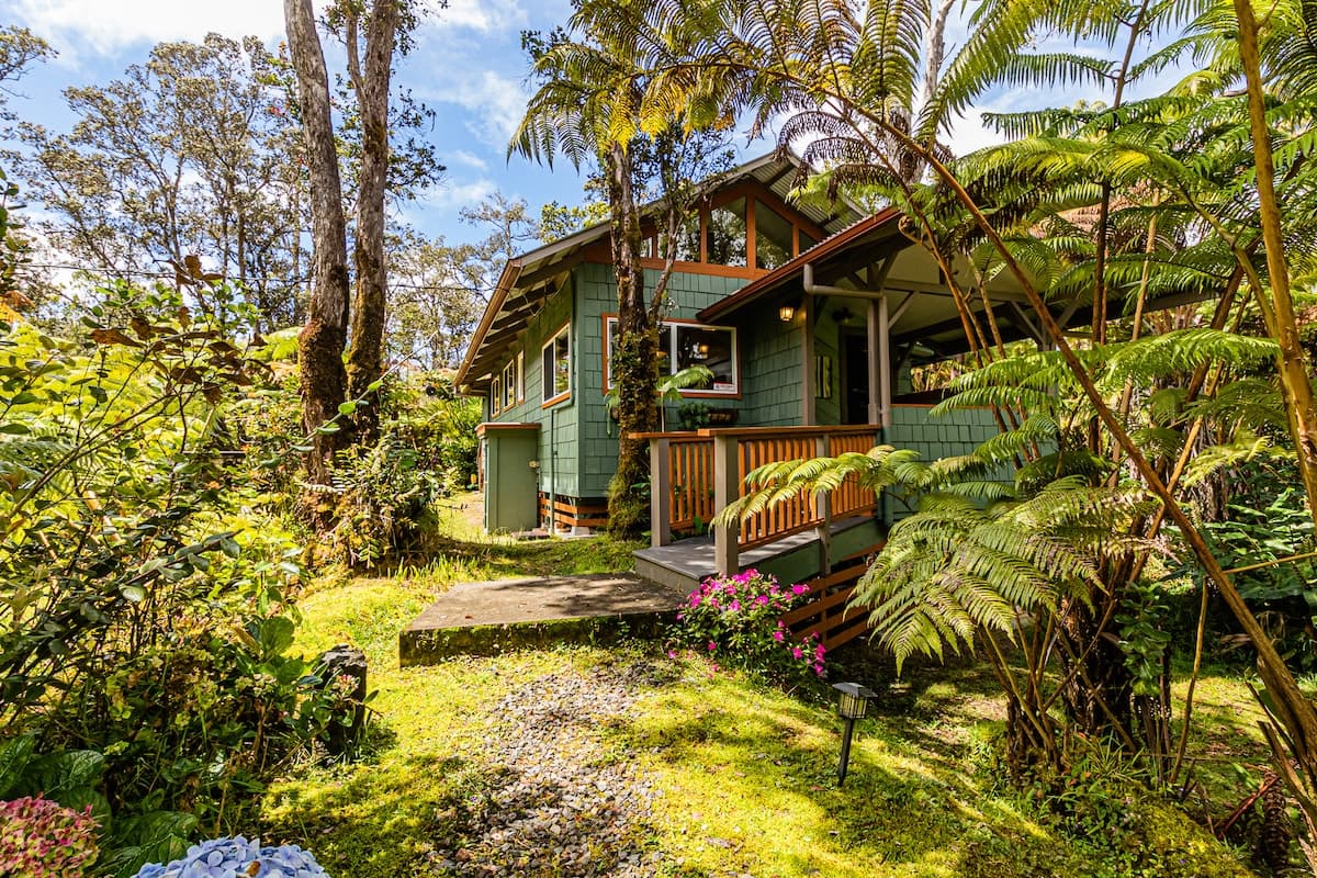 Home in Volcano · ★4.9 · 1 bedroom · 1 bed · 1 bath - Photo 2