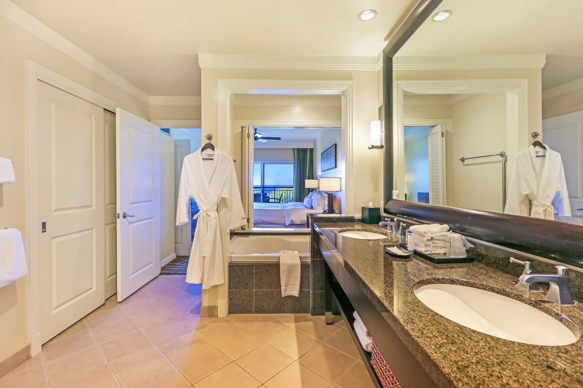 Condo in Lahaina · ★5.0 · 1 bedroom · 2 beds · 1 bath - Photo 5