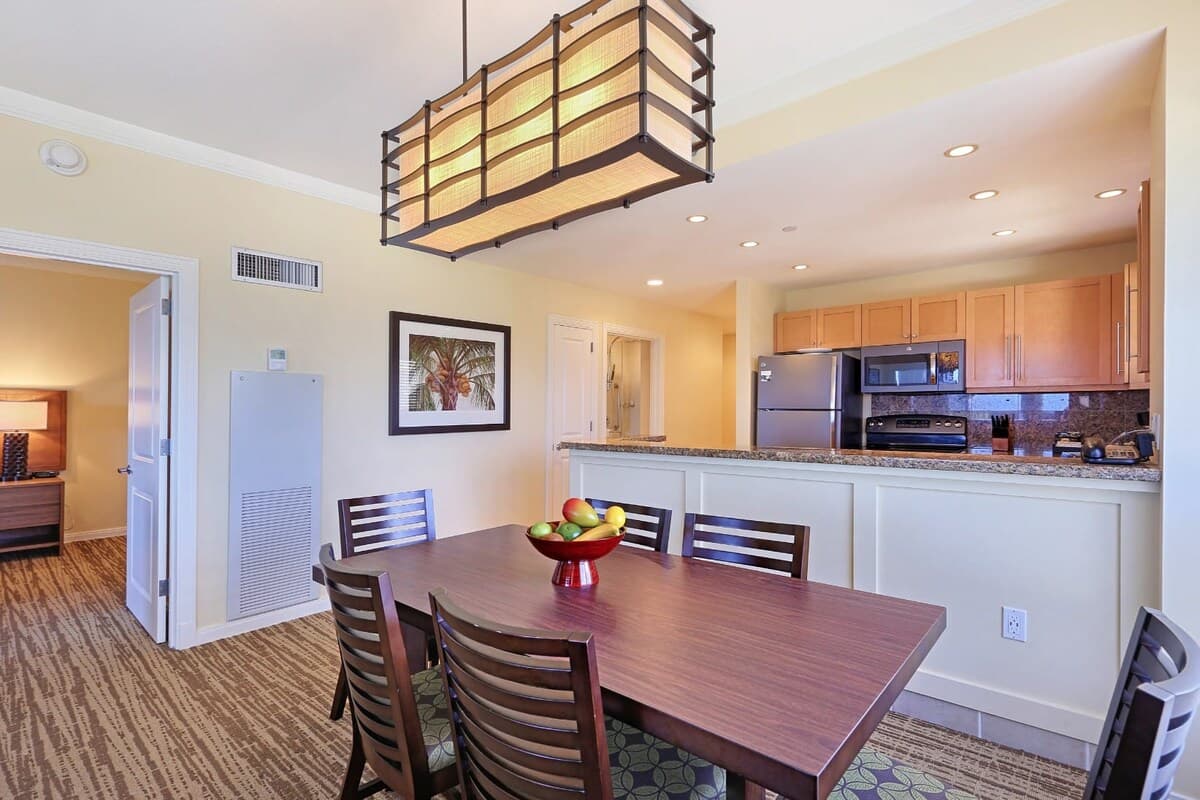 Condo in Lahaina · ★5.0 · 1 bedroom · 2 beds · 1 bath - Photo 2