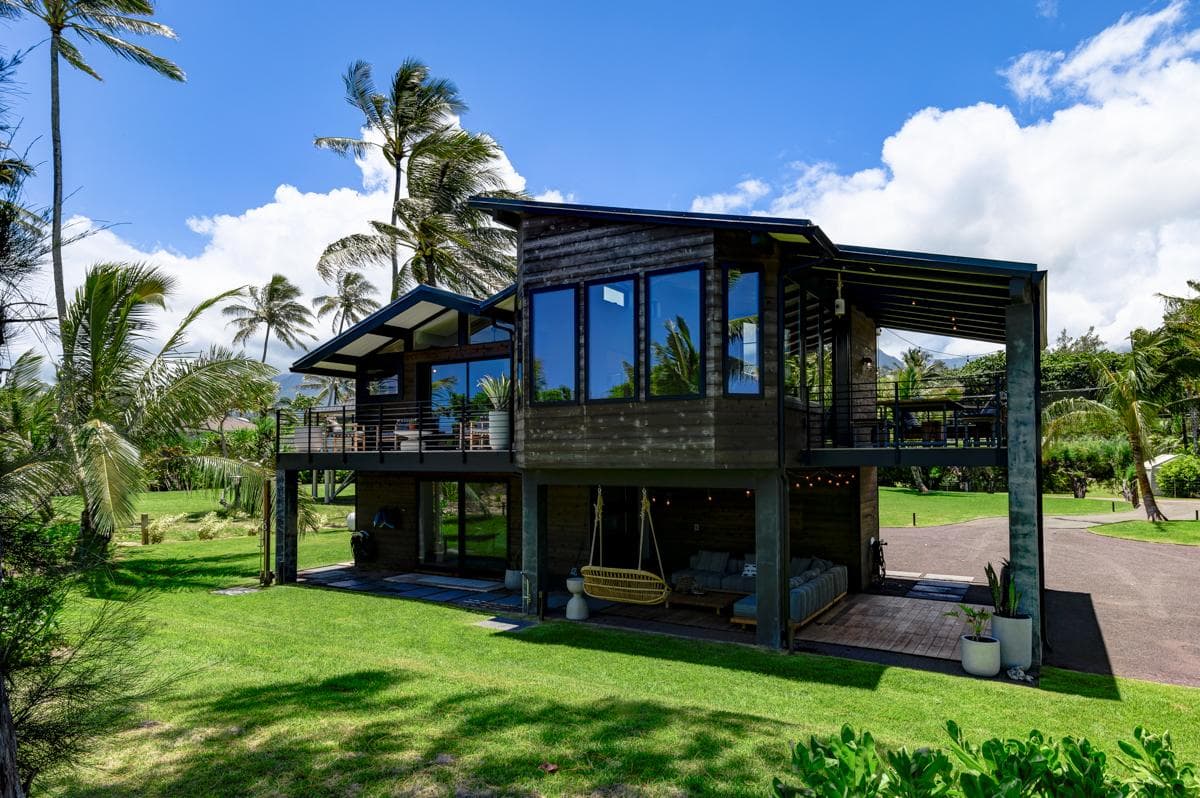 Home in Hanalei · ★5.0 · 2 bedrooms · 2 beds · 1.5 baths - Photo 2