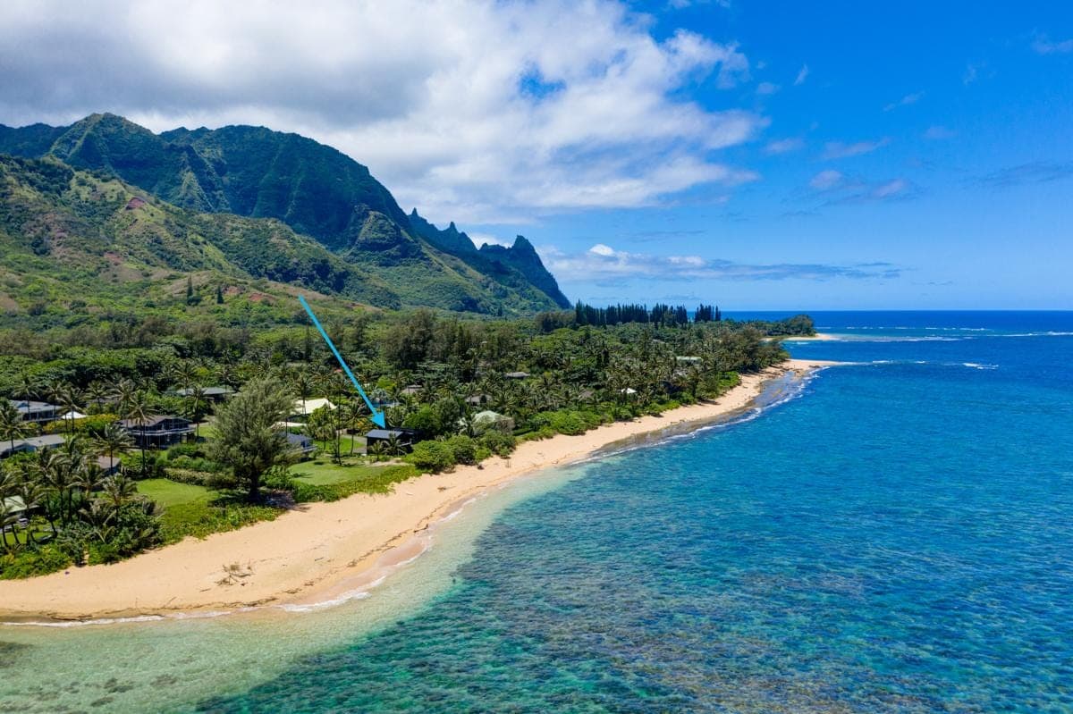 Home in Hanalei · ★5.0 · 2 bedrooms · 2 beds · 1.5 baths - Photo 3