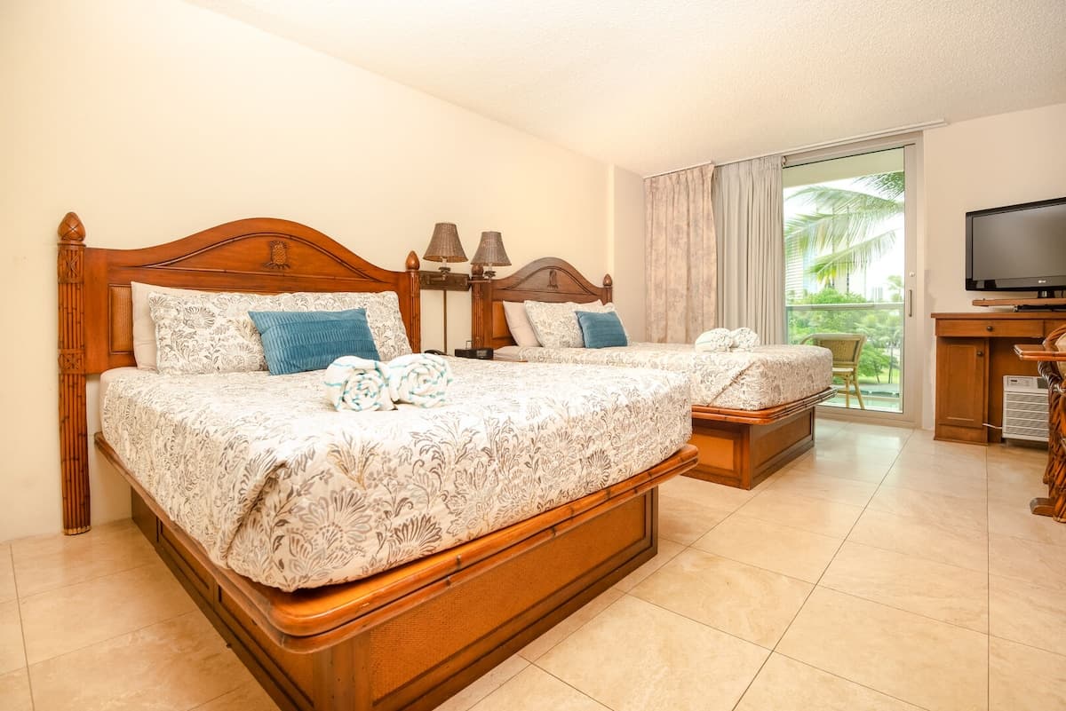 Condo in Honolulu · ★4.68 · 1 bedroom · 2 beds · 1 private bath - Photo 1