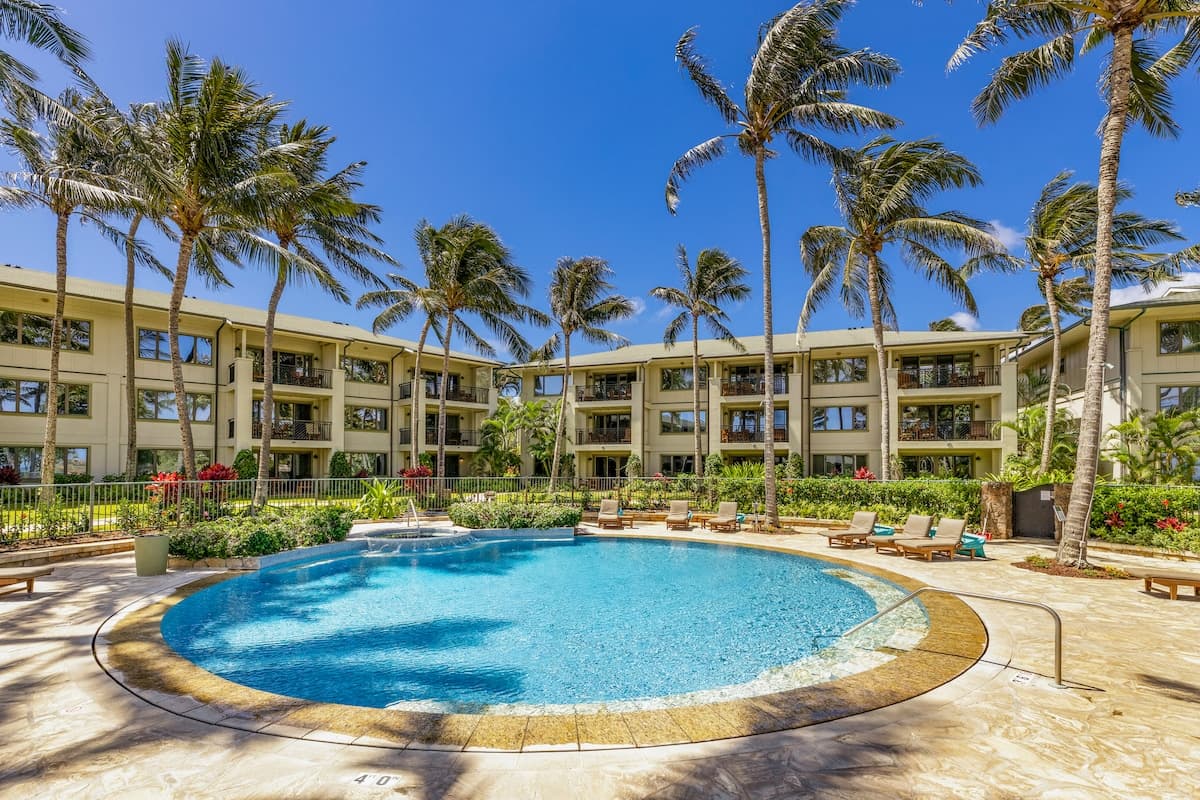 Condo in Kahuku · ★4.89 · 4 bedrooms · 5 beds · 3 shared baths - Photo 2