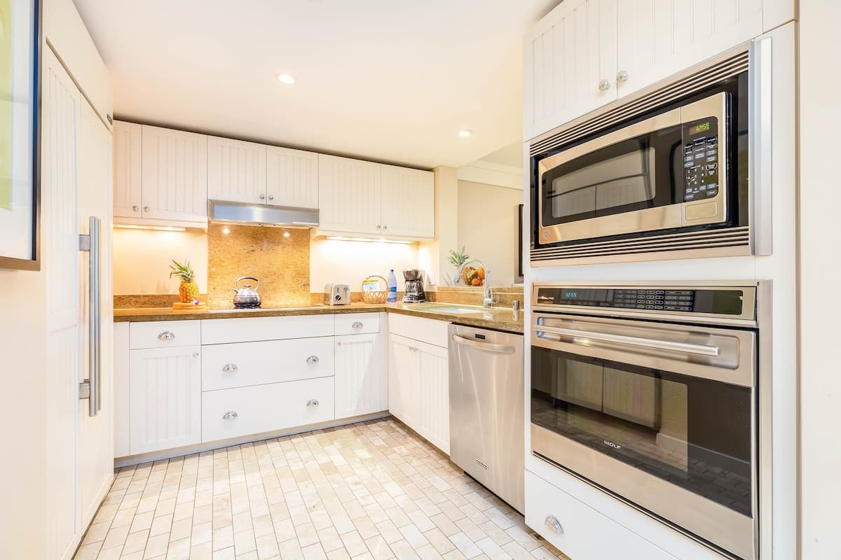 Condo in Kahuku · ★4.96 · 3 bedrooms · 3 beds · 2 shared baths - Photo 4
