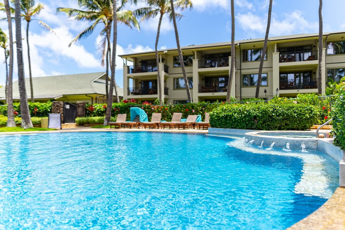 Condo in Kahuku · ★4.92 · 3 bedrooms · 4 beds · 2 shared baths - Photo 4