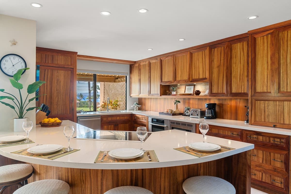 Condo in Kihei · ★4.8 · 1 bedroom · 1 bed · 2 baths - Photo 5