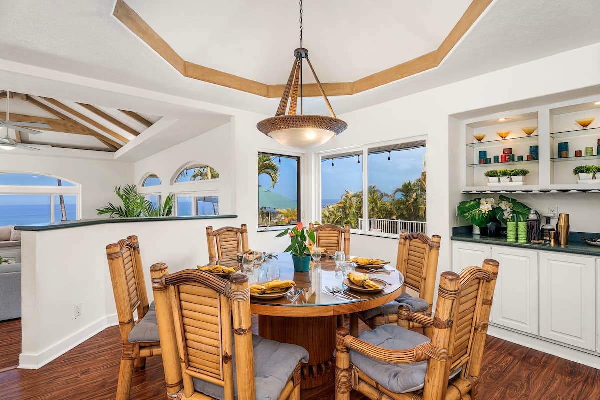 Home in Kailua-Kona · ★4.9 · 5 bedrooms · 10 beds · 3.5 baths - Photo 5