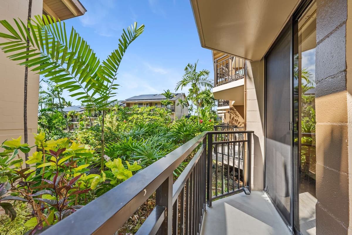 Condo in Kailua-Kona · ★4.68 · 2 bedrooms · 3 beds · 2 private baths - Photo 2