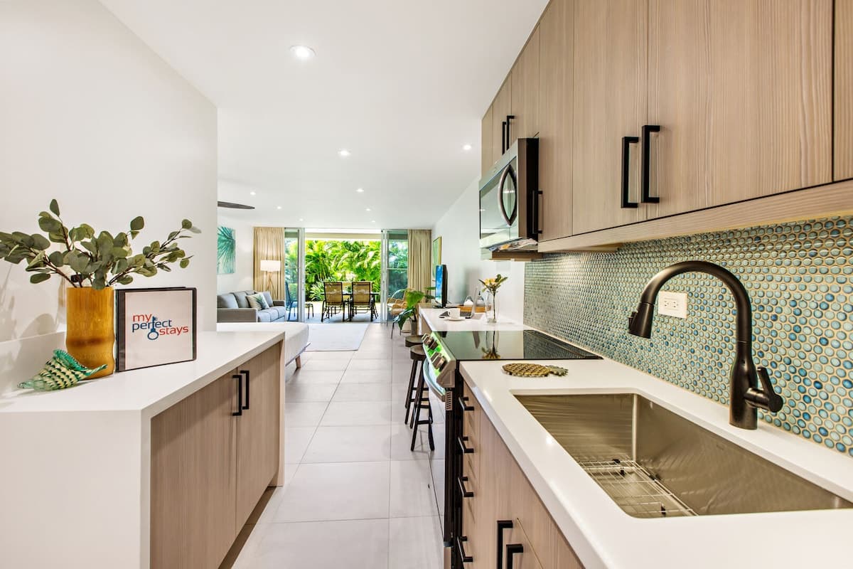 Condo in Lahaina · ★4.76 · 1 bedroom · 2 beds · 1 private bath - Photo 1