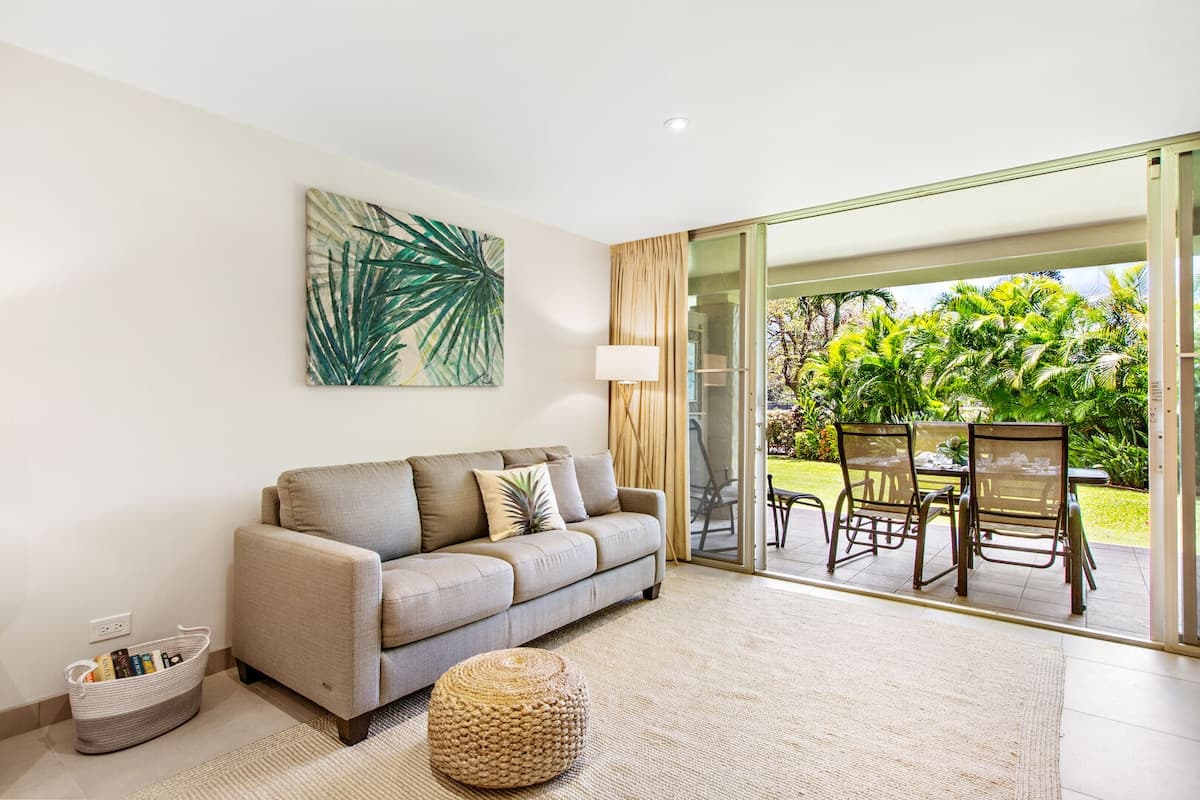 Condo in Lahaina · ★4.76 · 1 bedroom · 2 beds · 1 private bath - Photo 5