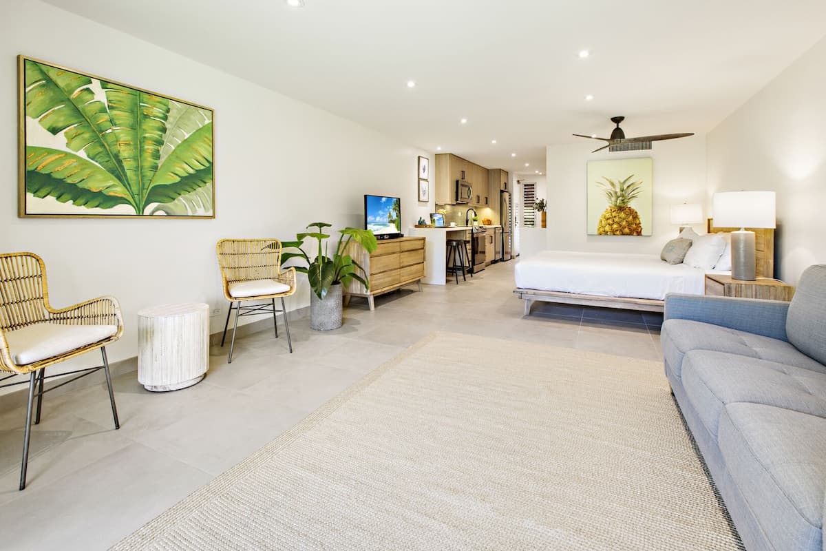Condo in Lahaina · ★4.76 · 1 bedroom · 2 beds · 1 private bath - Photo 4