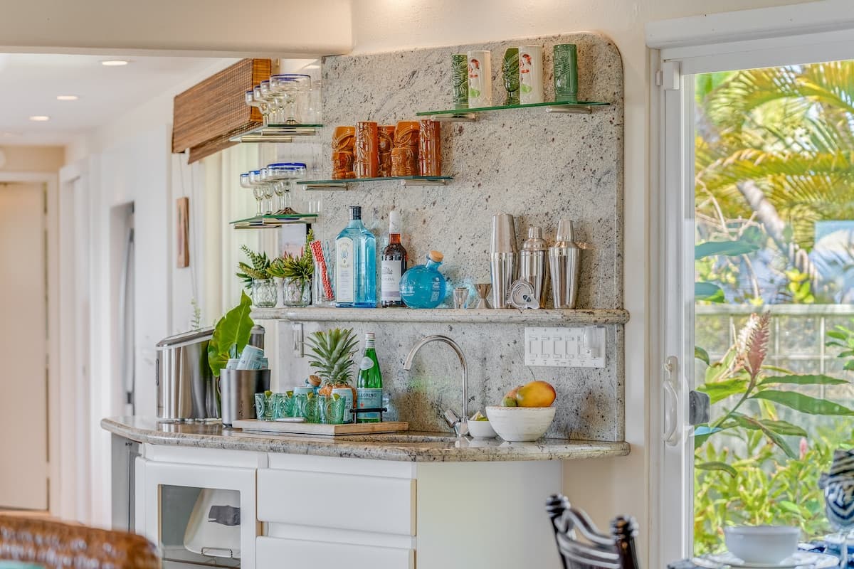 Home in Lahaina · ★4.67 · 4 bedrooms · 6 beds · 3 baths - Photo 4