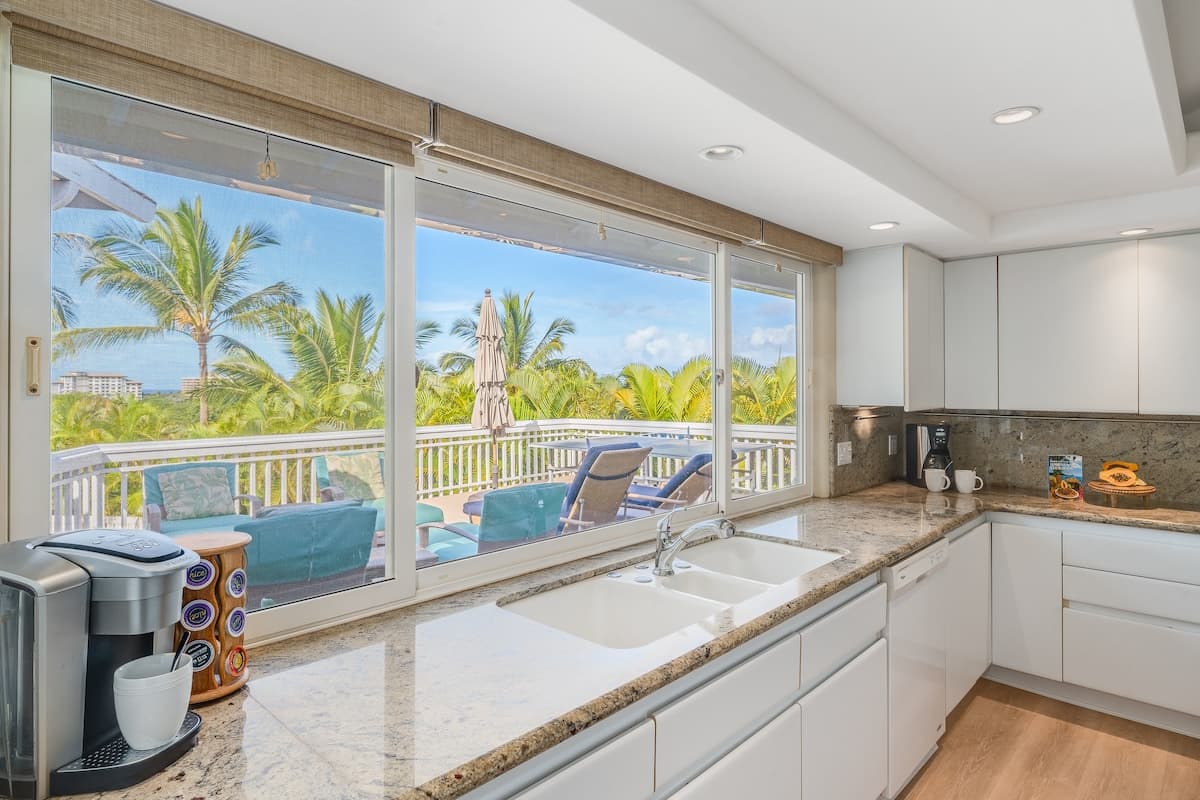 Home in Lahaina · ★4.67 · 4 bedrooms · 6 beds · 3 baths - Photo 5