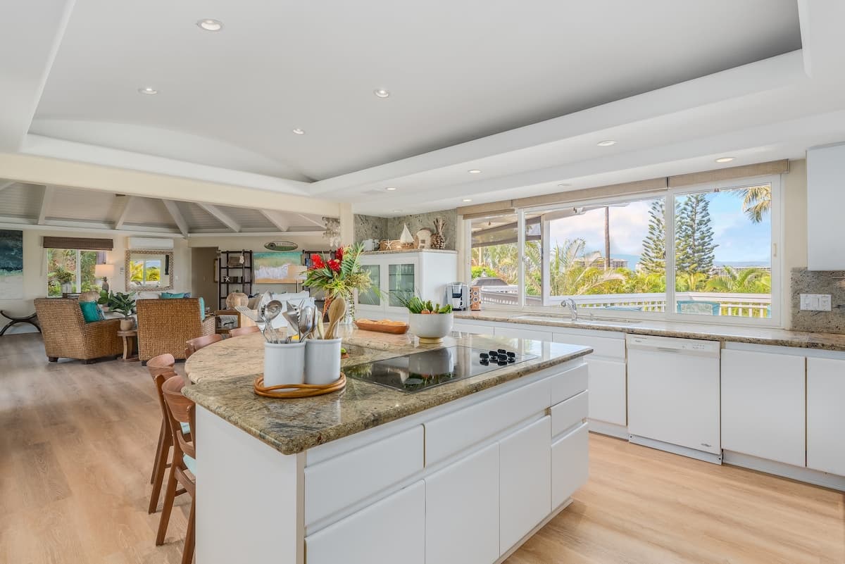 Home in Lahaina · ★4.67 · 4 bedrooms · 6 beds · 3 baths - Photo 2