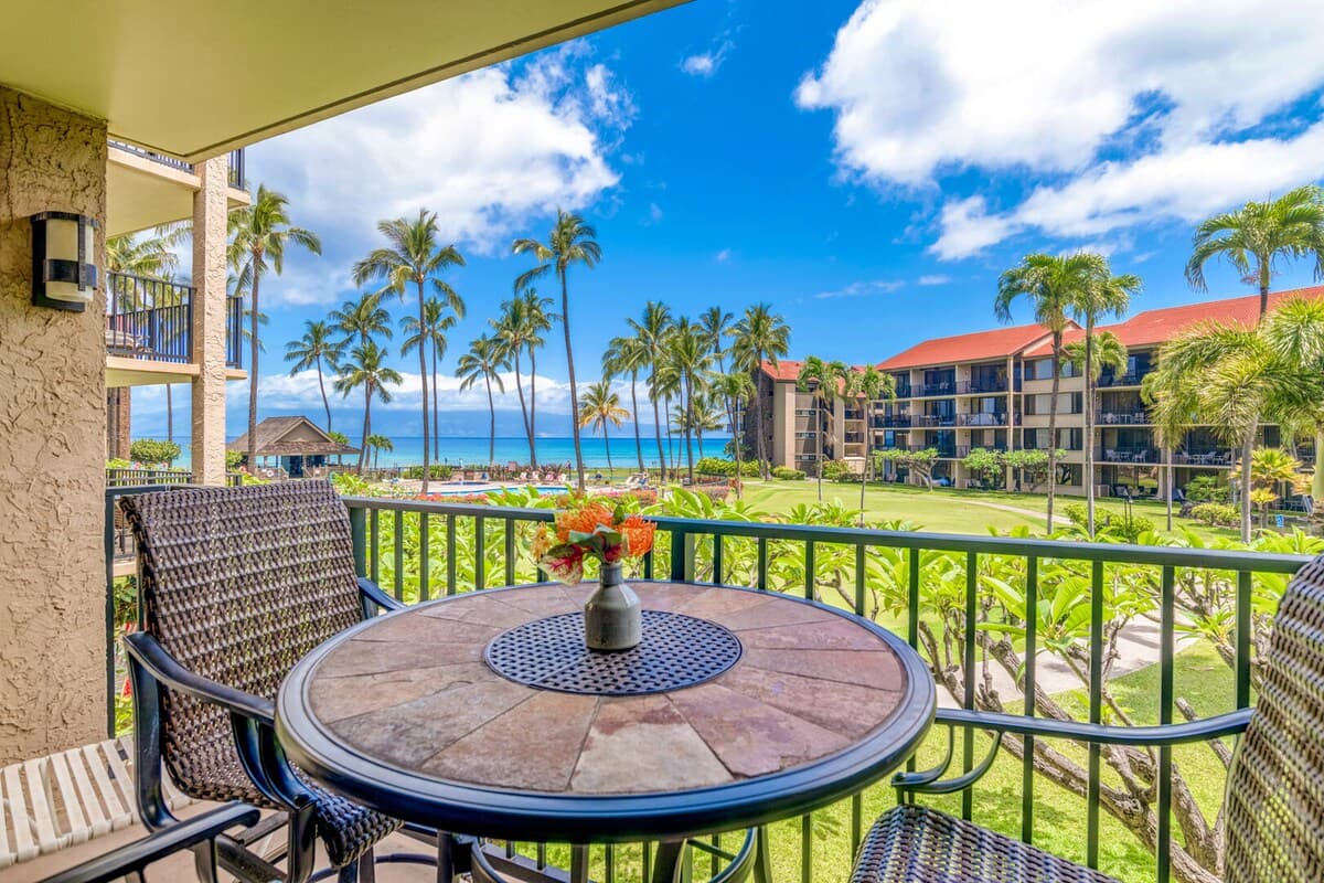 Condo in Lahaina · ★4.68 · 1 bedroom · 2 beds · 1 bath - Photo 1