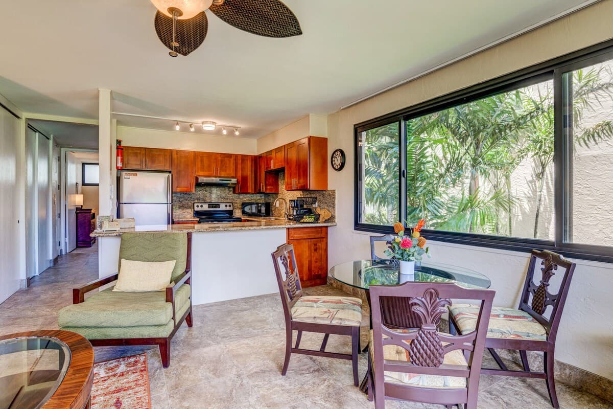 Condo in Lahaina · ★4.68 · 1 bedroom · 2 beds · 1 bath - Photo 5