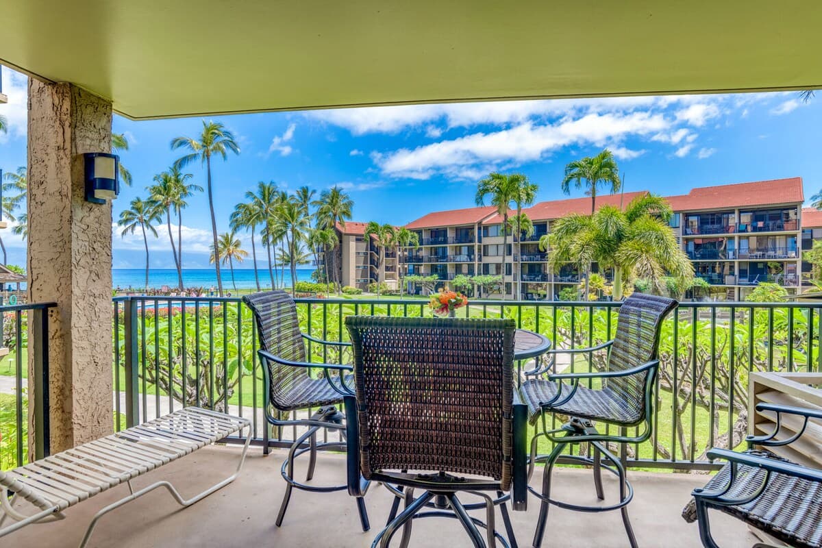 Condo in Lahaina · ★4.68 · 1 bedroom · 2 beds · 1 bath - Photo 3