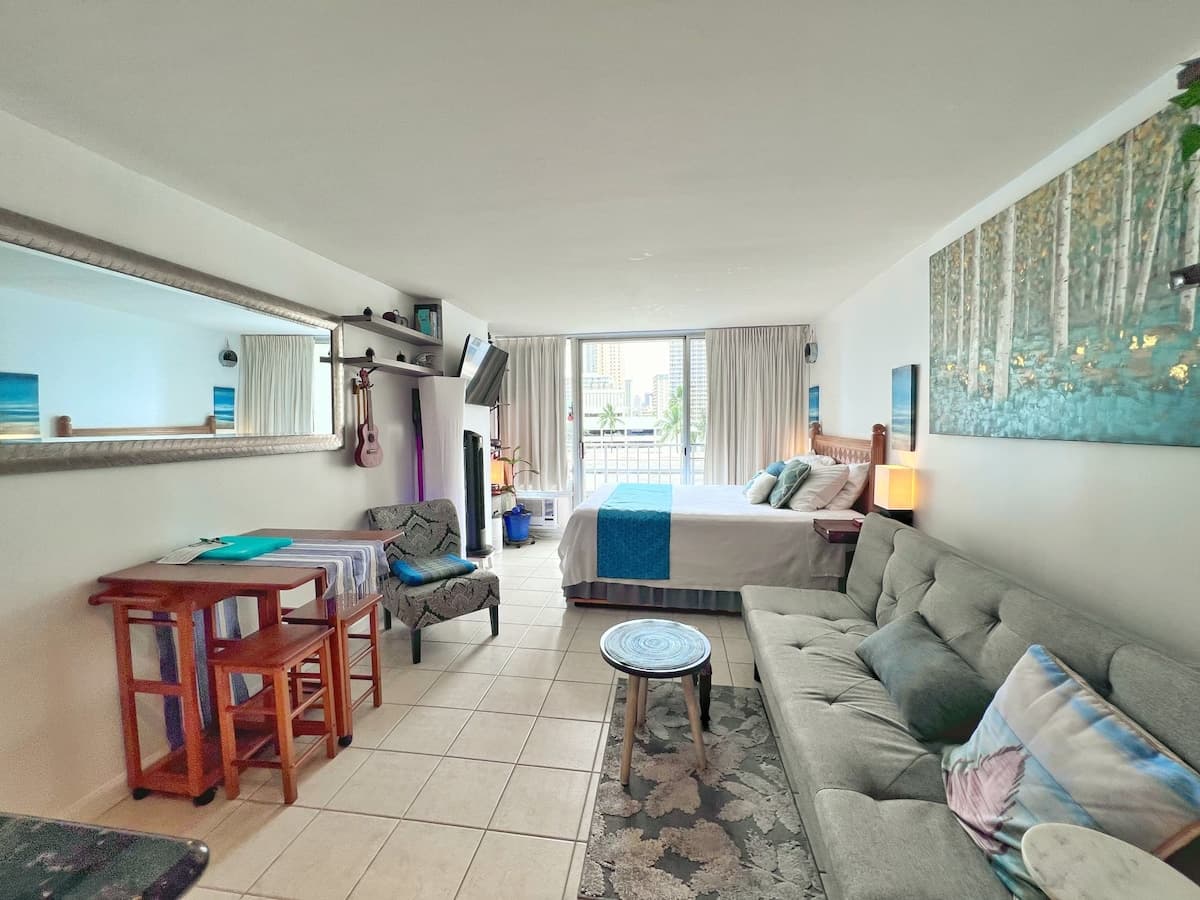 Condo in Honolulu · ★4.89 · 1 bedroom · 1 bed · 1 private bath - Photo 3