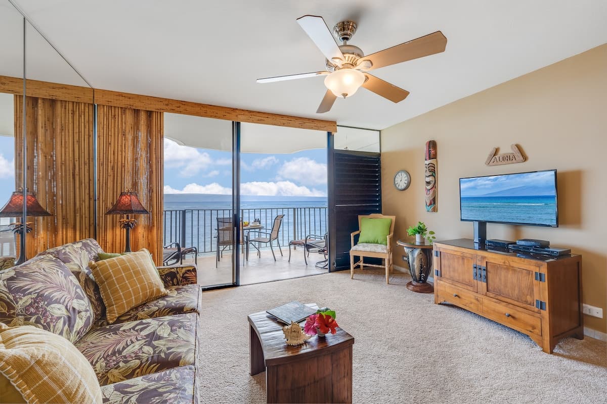 Condo in Lahaina · ★4.8 · 1 bedroom · 2 beds · 1 bath - Photo 2