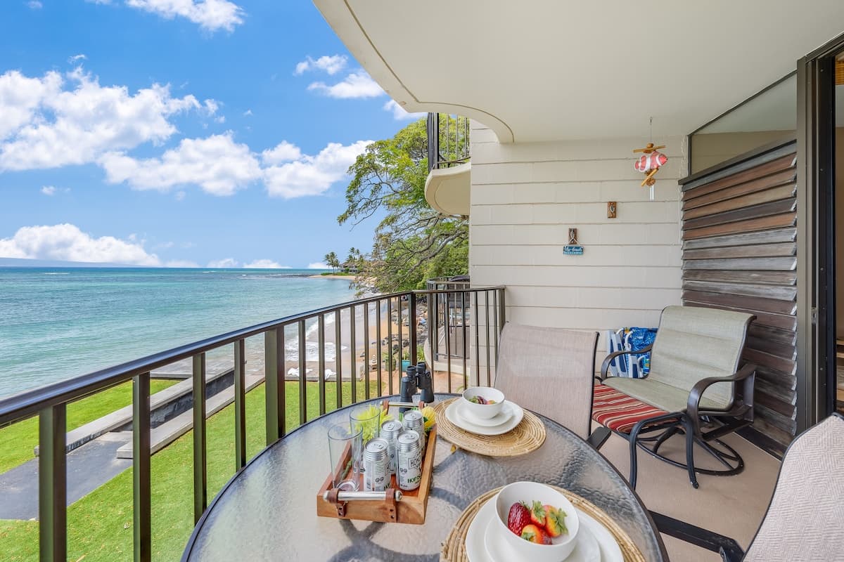 Condo in Lahaina · ★4.8 · 1 bedroom · 2 beds · 1 bath - Photo 1