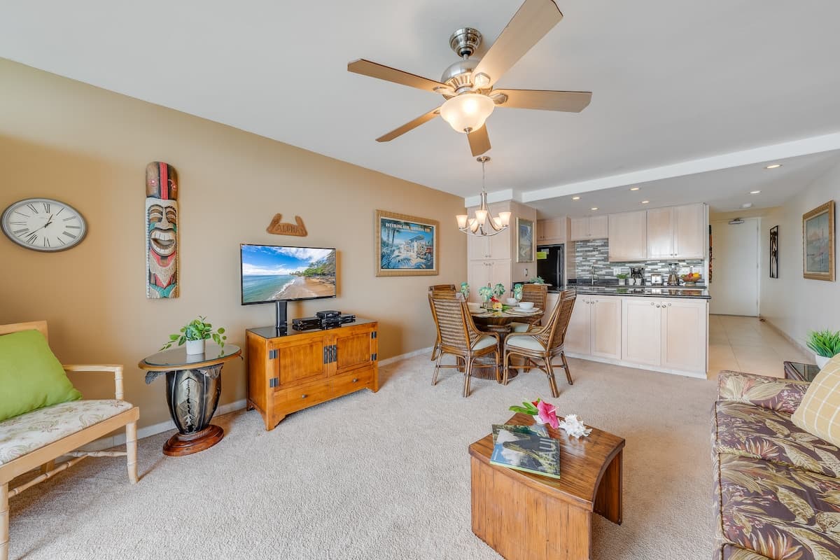 Condo in Lahaina · ★4.8 · 1 bedroom · 2 beds · 1 bath - Photo 4