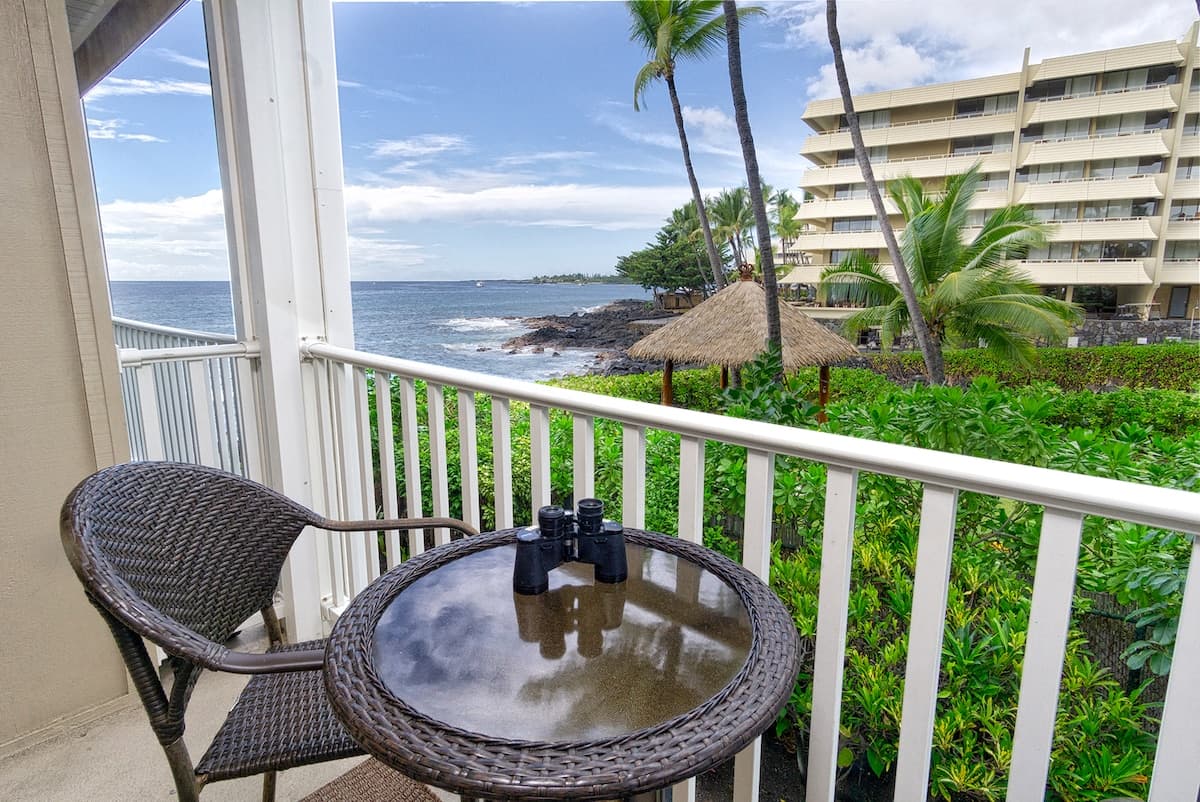 Condo in Kailua-Kona · ★4.45 · 1 bedroom · 2 beds · 1 bath - Photo 1