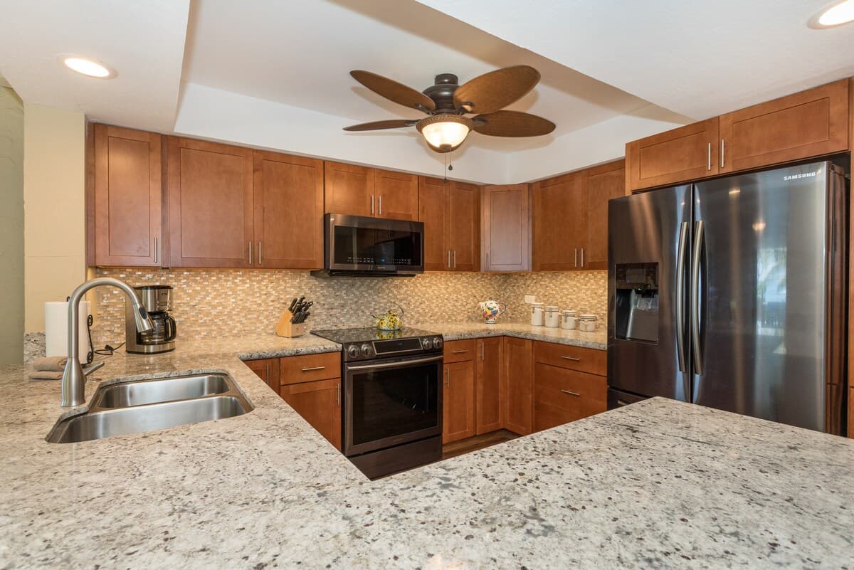 Condo in Kailua-Kona · ★4.48 · 2 bedrooms · 3 beds · 2 baths - Photo 4