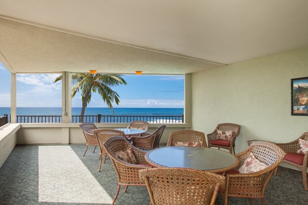 Condo in Kailua-Kona · ★4.45 · 2 bedrooms · 2 beds · 2 baths - Photo 4